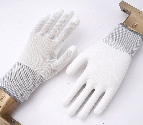 Nylon die Antistatische het Werkhandschoenen werken 13 de Vezel Hoogste Geschikte ESD van de Maat Naadloze Koolstof Handschoenen