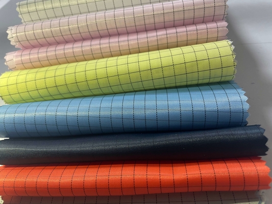Lichtgewicht Antistatische ESD Katoenen van de Stoffenpolyester Comfortabele ESD 5mm Strookstof voor Cleanroom Antistatische Kleren