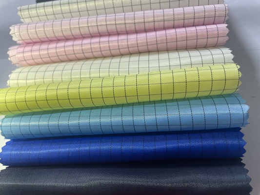 Lichtgewicht Antistatische ESD Katoenen van de Stoffenpolyester Comfortabele ESD 5mm Strookstof voor Cleanroom Antistatische Kleren