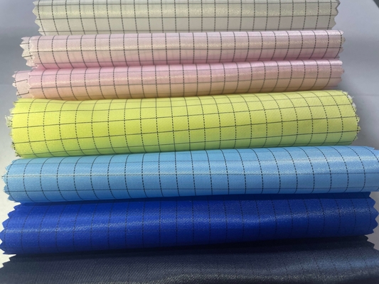 Lichtgewicht Antistatische ESD Katoenen van de Stoffenpolyester Comfortabele ESD 5mm Strookstof voor Cleanroom Antistatische Kleren