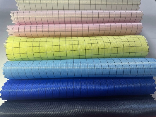 Lichtgewicht Antistatische ESD Katoenen van de Stoffenpolyester Comfortabele ESD 5mm Strookstof voor Cleanroom Antistatische Kleren